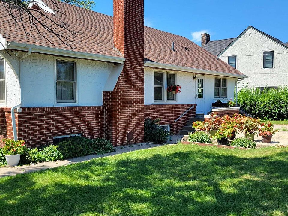 902 E 2nd St, ster, SD 57274 Zillow