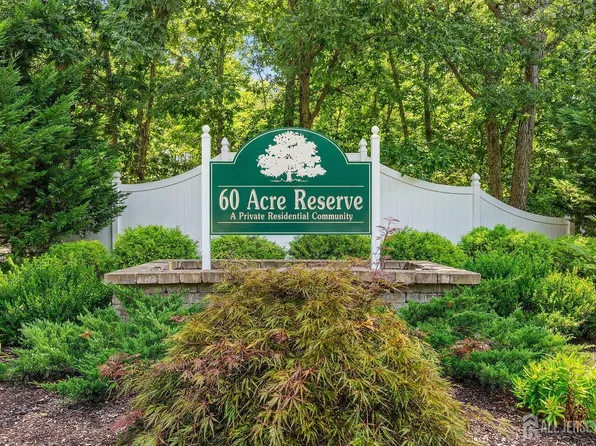 10 Bayberry Ct, Jackson, NJ 08527