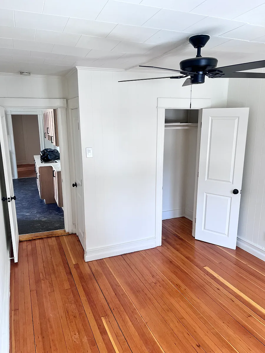 Building Photo - 40 N Clover St #3