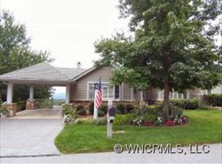 12 Meadow Ridge Ln, Hendersonville, NC 28739