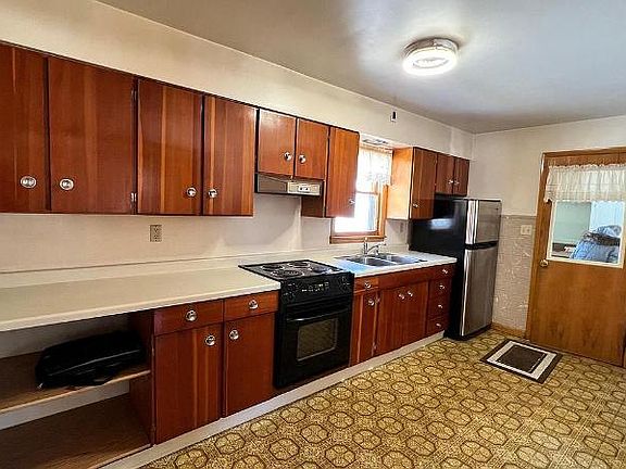 2nd image of 2933 Youngdale Ave