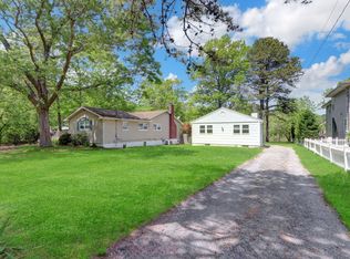 299 S River Rd, Calverton, NY 11933