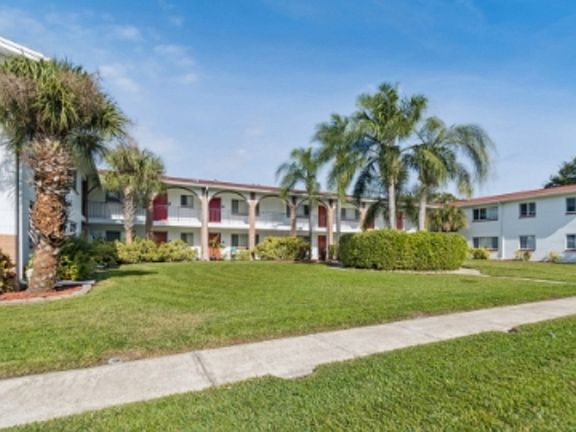 3rd image of 4729 39th Ave N #208