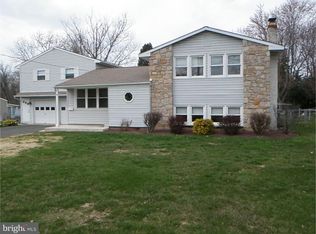 1090 Little Ln, Warminster, PA 18974