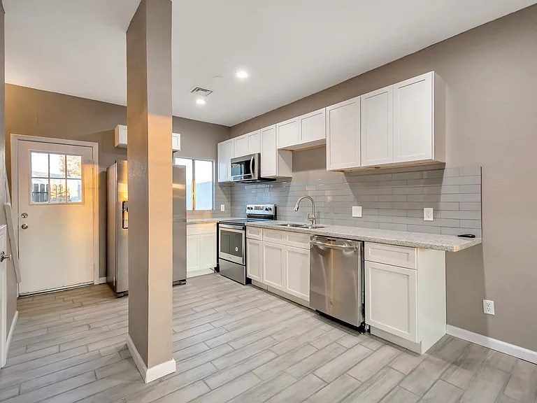 1600 N Saba St #164 — Photo 7