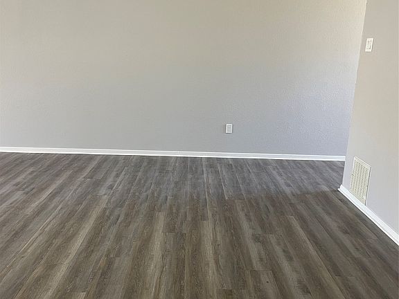 5th image of 421 McGrede Dr