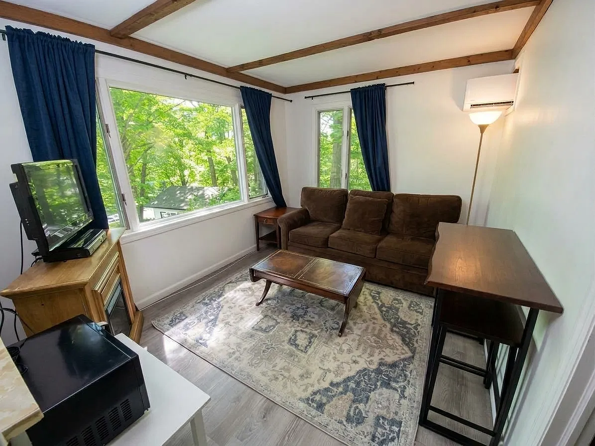1 bed, 360 sqft, $1,300 — Photo 2