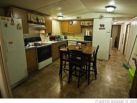 3rd image of 111 Amanda Ln