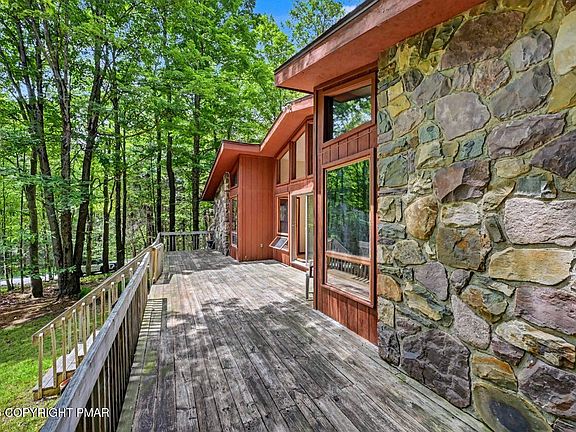 3rd image of 149 Cardinal Dr