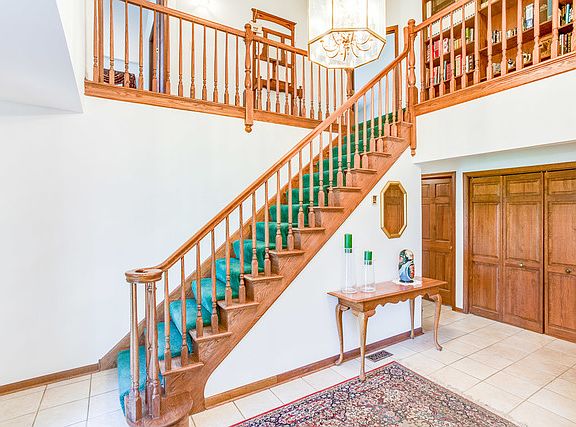 3rd image of 16 James Ct