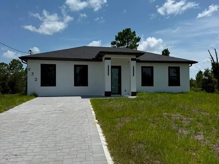 932 Dempsey St — Photo 2
