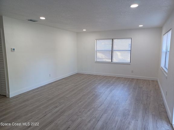 4th image of 537 Mendel Ln