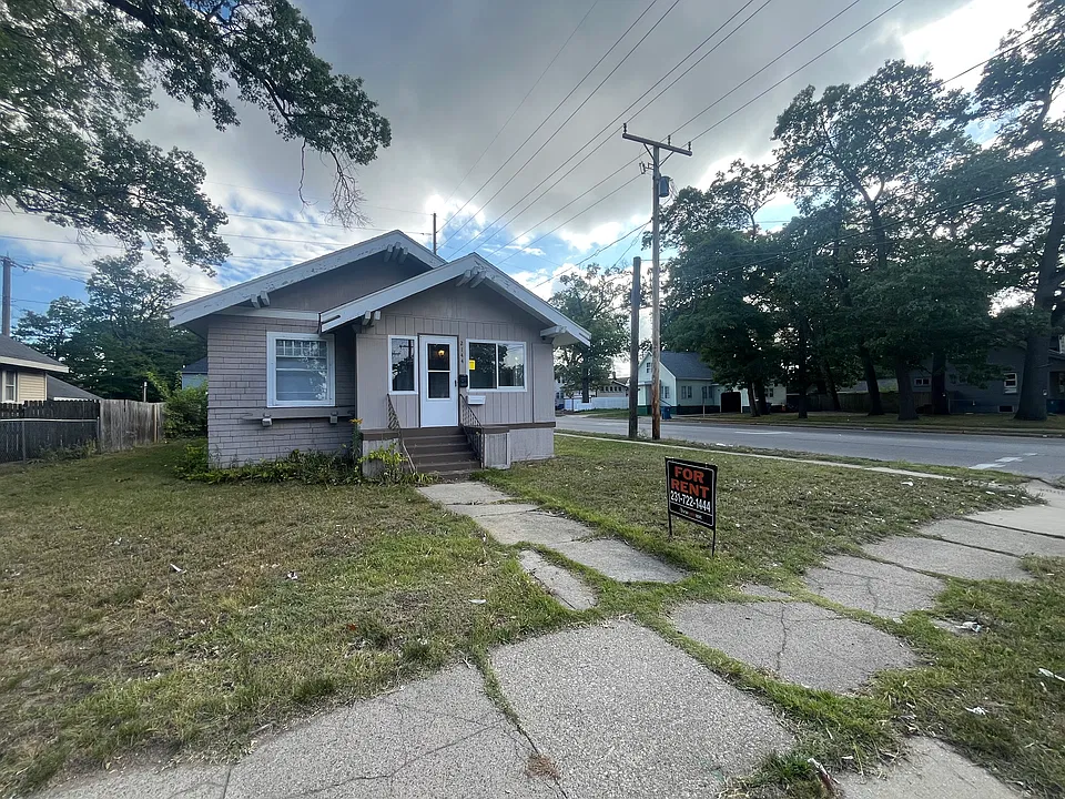 2144 Sanford St