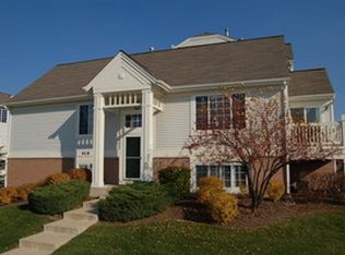 919 Pheasant Trl, Saint Charles, IL