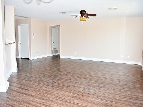 2nd image of 804 Lavaca Loop