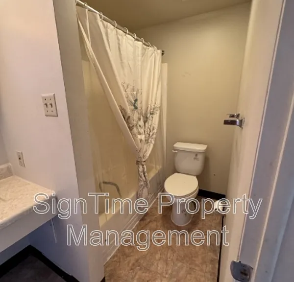 115 N Jonathan St #303 — Photo 9