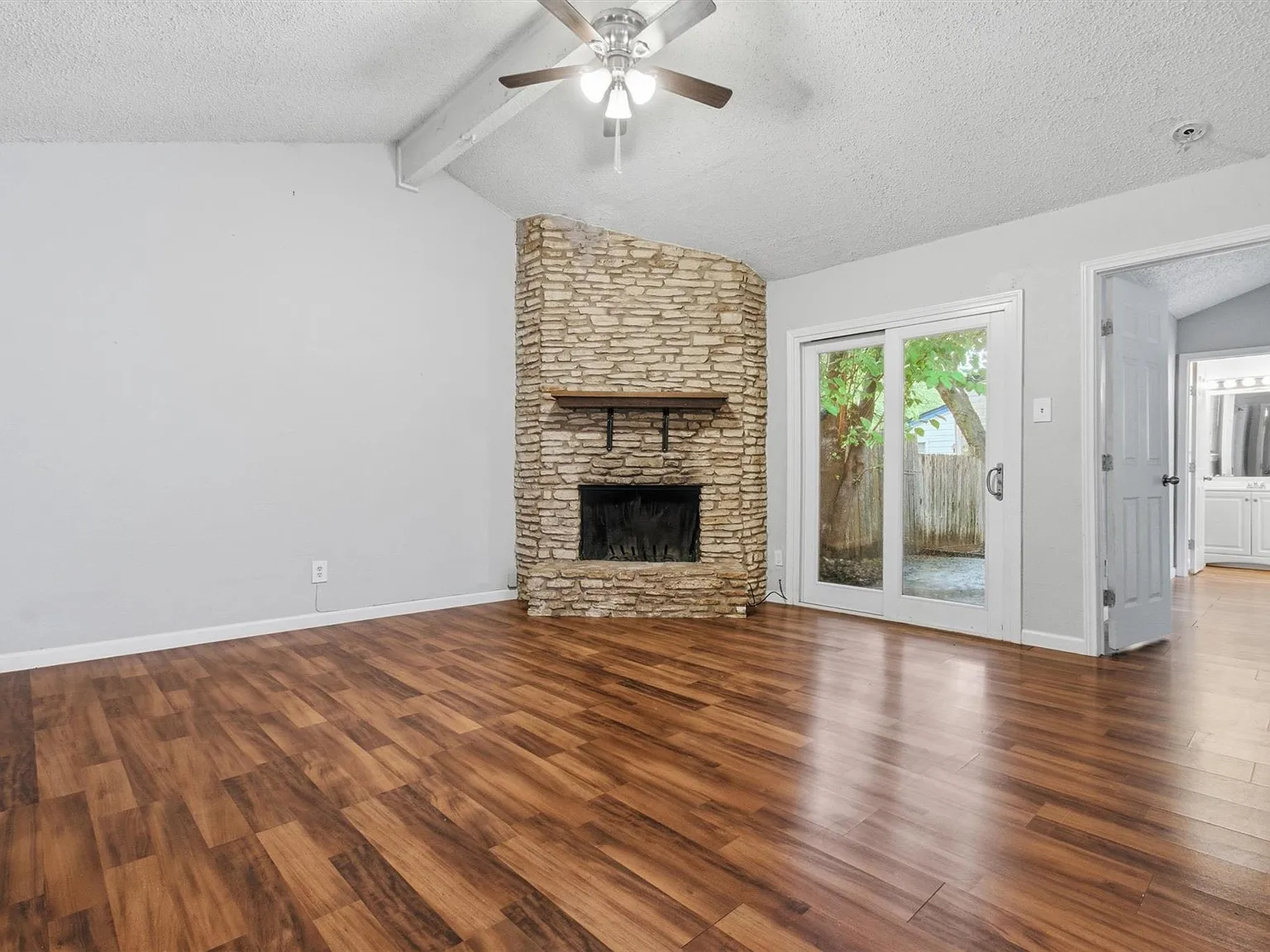 2 bed, 2.0 bath, 1742 sqft, $1,550 — Photo 3