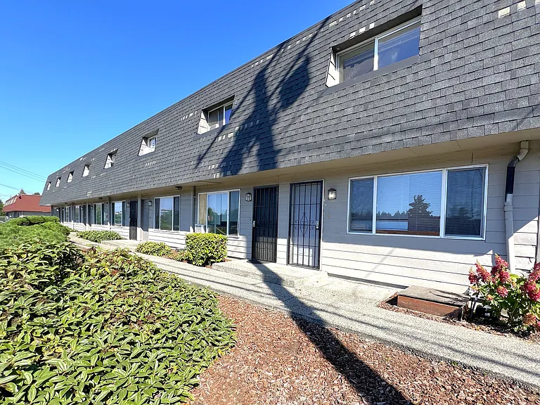 Aladdin Townhomes — Photo 9