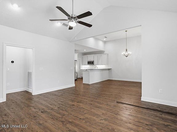 5th image of 1020 Sweetwater Cv