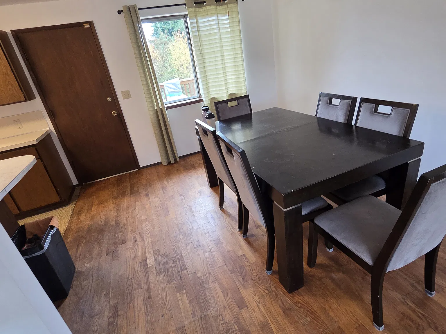 5 bed, 2342 sqft, $3,895 — Photo 4