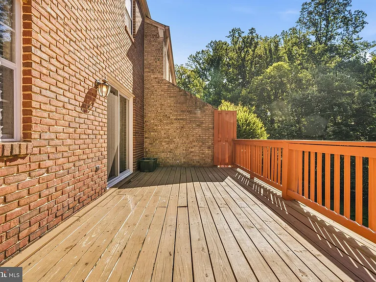 8931 Park Forest Dr — Photo 16