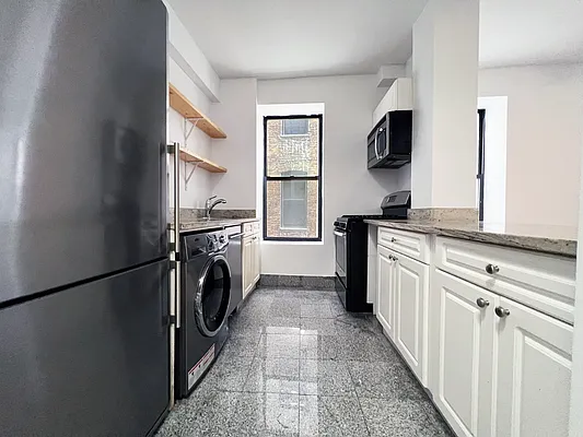 Rented by Bohemia Realty Group | media 7