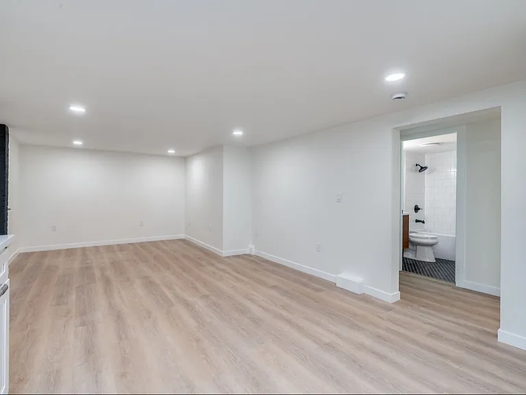 118 NE 74th Ave #B — Photo 8