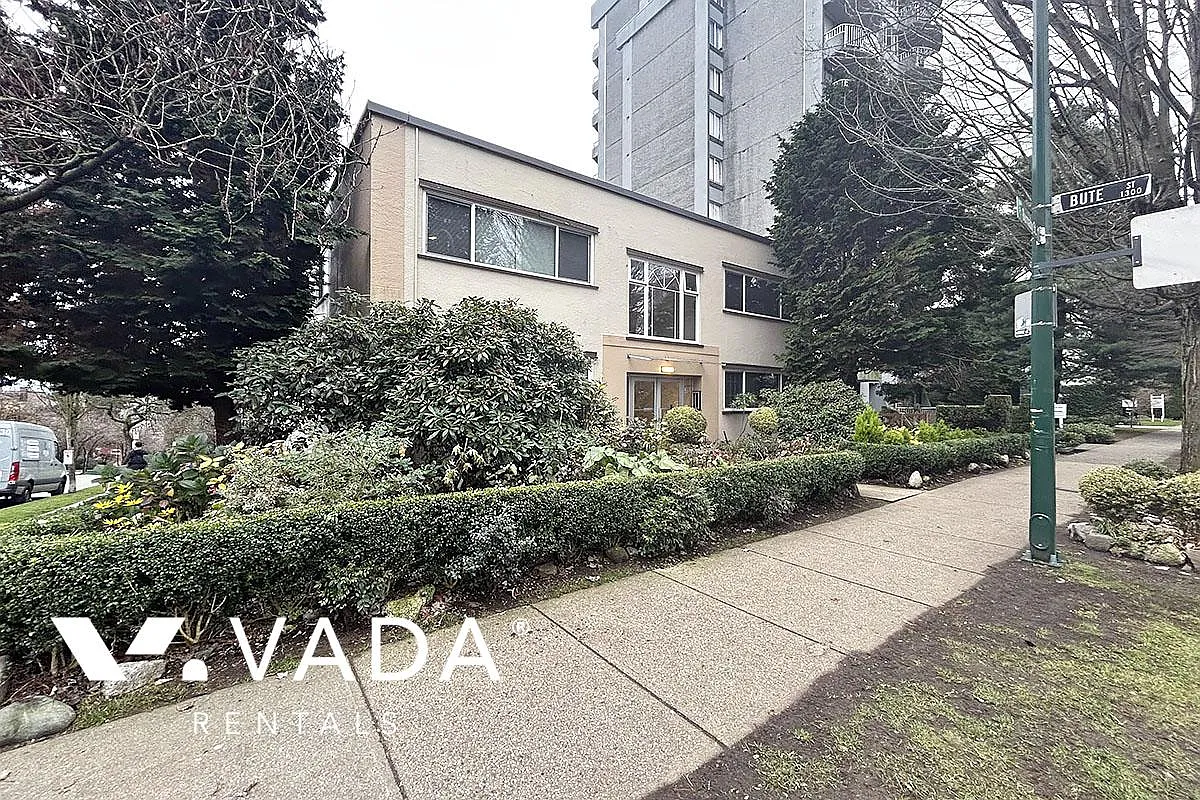 1208 Burnaby Street Vancouver — Photo 1