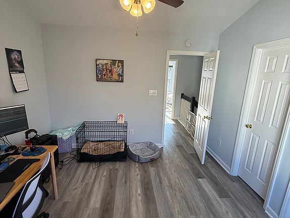 2nd image of 3781 Winborne Ln Room 2