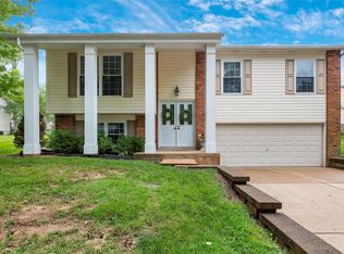 586 Larksmore Ct, Ballwin, MO 63021