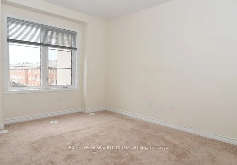 90 Howe Ave — Photo 10