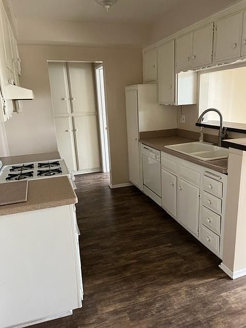 Full kitchen view