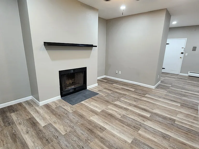 40 Evergreen St #14 — Photo 6