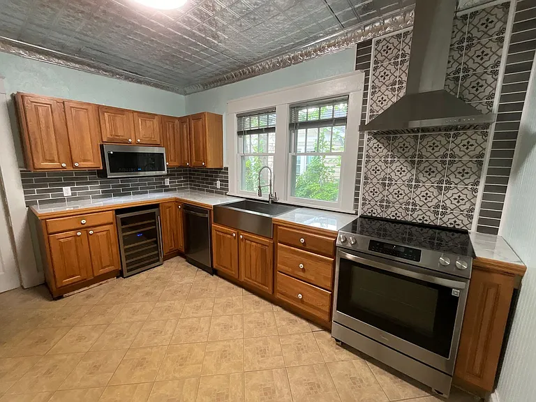 1117 Lexington Ave — Photo 37