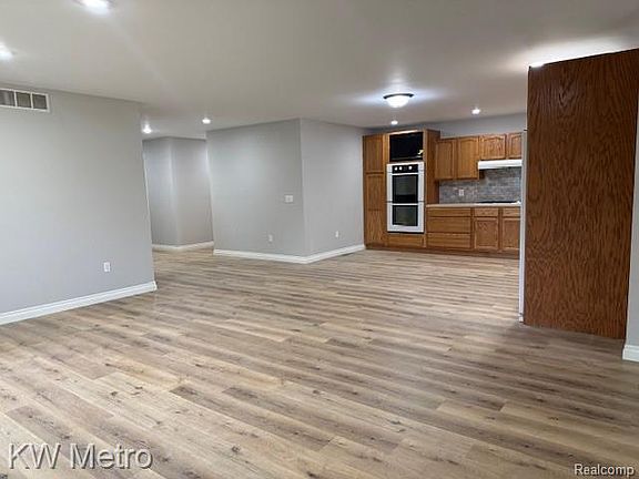 5th image of 227 N Coldwater Rd