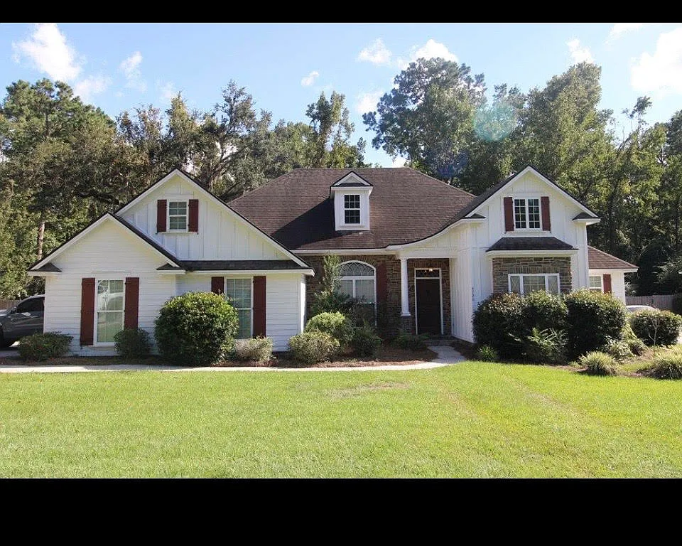 4 bed, 2371 sqft, $2,450 — Photo 1