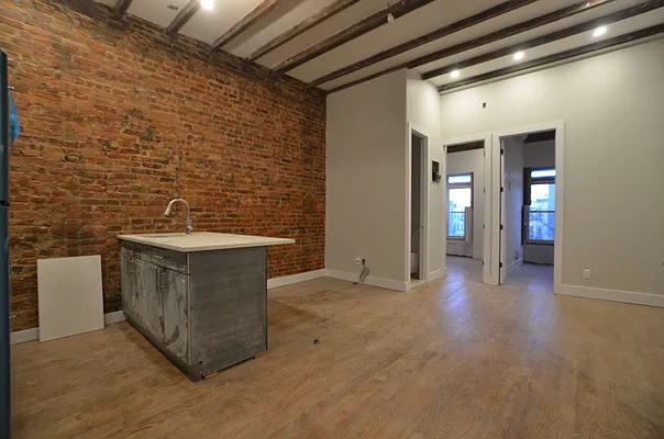 Rented by Miron Realty Group | media 32