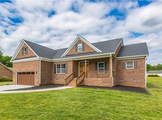 206 Sawgrass Ln N, Lexington, NC 27295