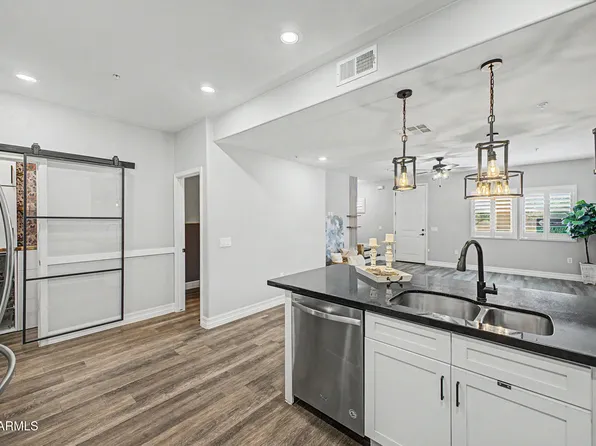 2821 S SKYLINE Drive #128, Mesa, AZ 85212