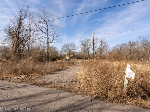 722 Willow Ln, Bonanza, AR 72916