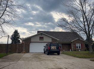 1406 Knoll Crest Dr, Kendallville, IN
