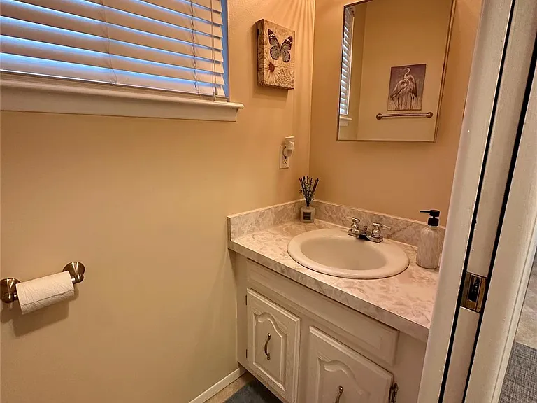 6942 Leslee Crest Dr — Photo 21
