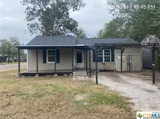1611 E Mimosa Ave, Victoria, TX 77901