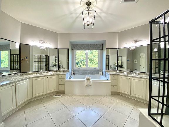 5th image of 3050 Windsor Point Dr