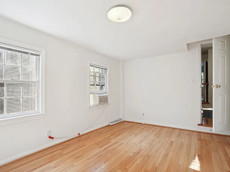 1121 Prince St — Photo 12