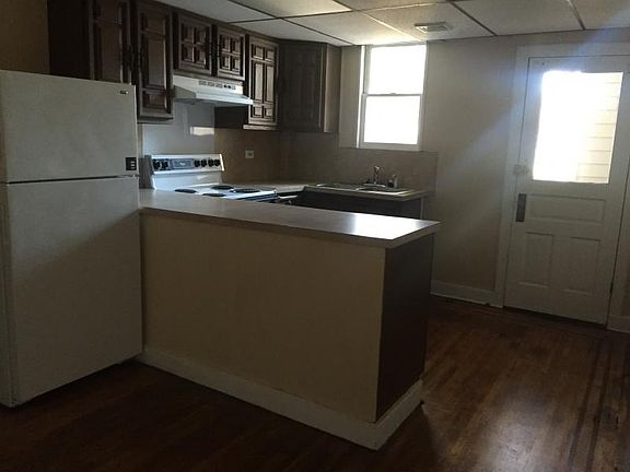 5th image of 124 E King St