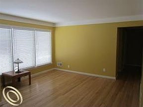 3rd image of 29591 W Chicago St