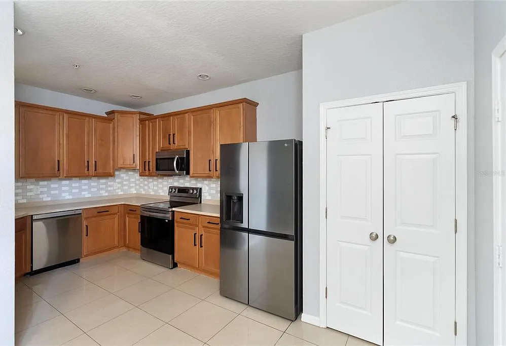 3 bed, 2.5 bath, 1954 sqft, $2,250 — Photo 4