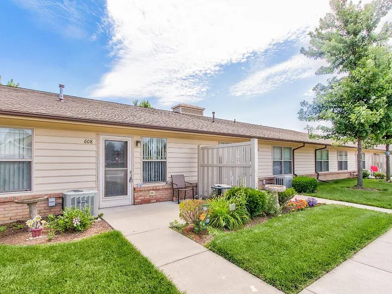 8160 Sunset Ln — Photo 20
