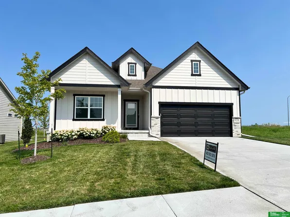 17526 Willit St, Bennington, NE 68007